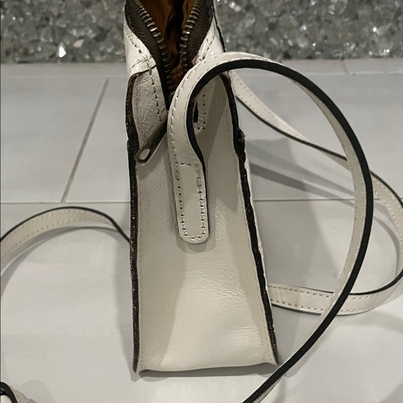 Patricia Nash Cream Embossed Crossbody Bag - Picture 8 of 9